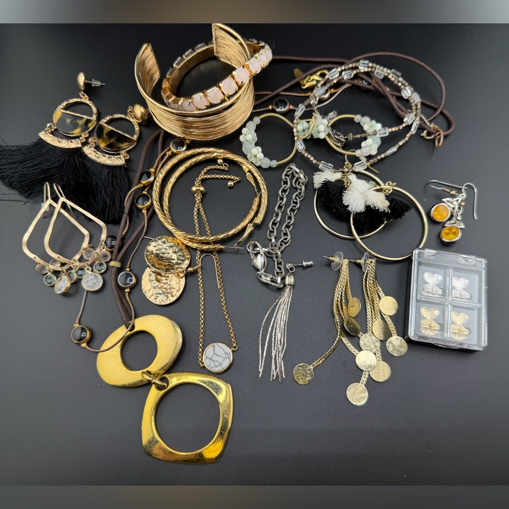 LOT BULK Costume Fashion Gold Tone Earrings Necklaces Bracelets